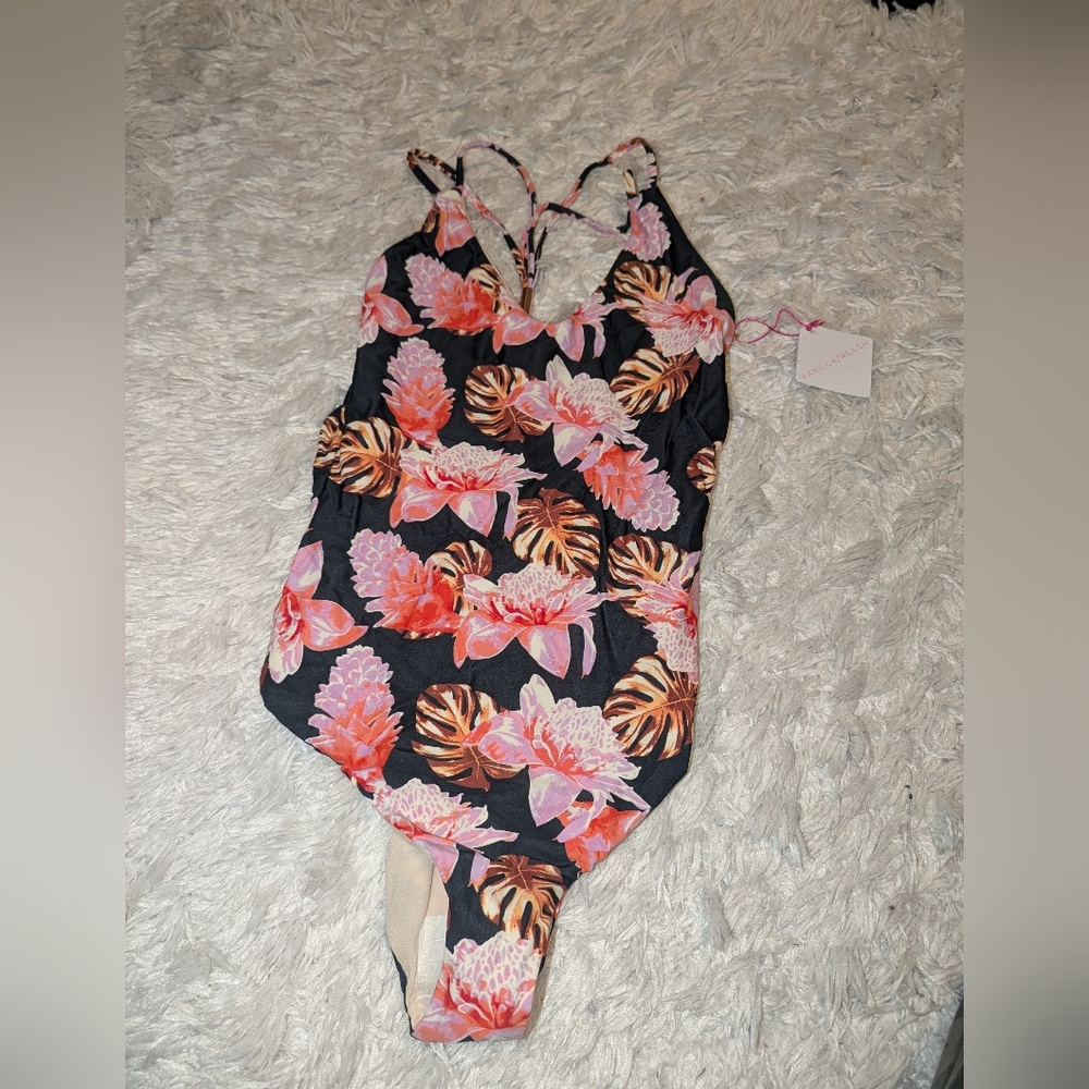 Nwt Vanilla / Beach Floral One Piece Bathing Suit Sz M